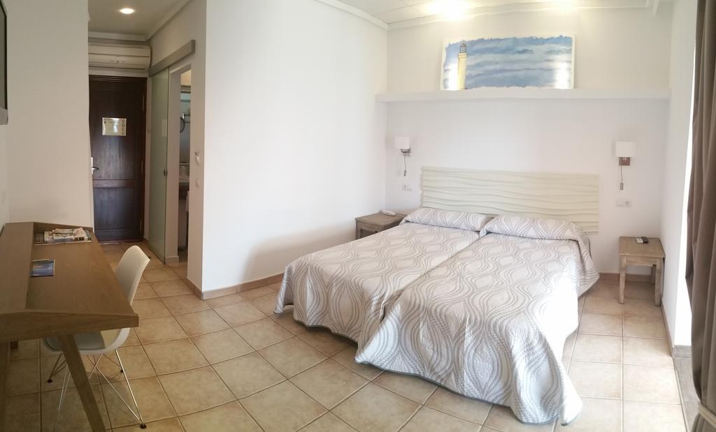 Hotel Bahia La Savina  Bilik gambar