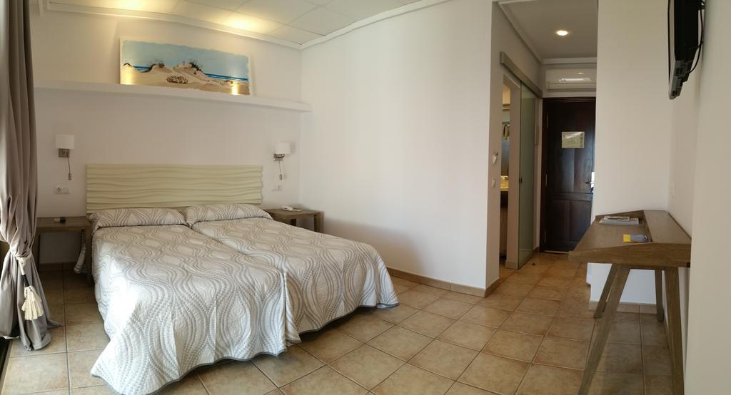 Hotel Bahia La Savina  Bilik gambar